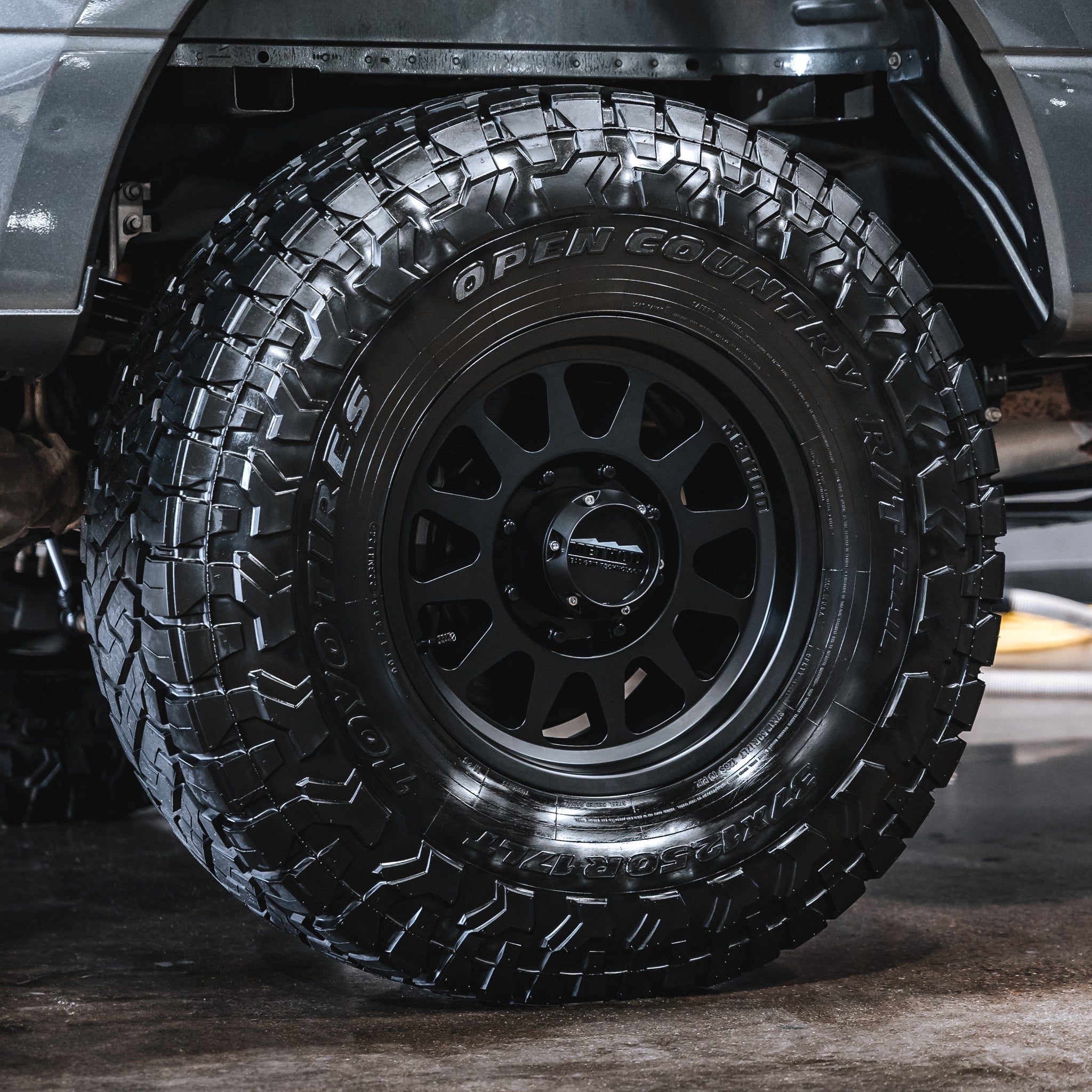 Decked Out Tire Dressing - 16 oz.